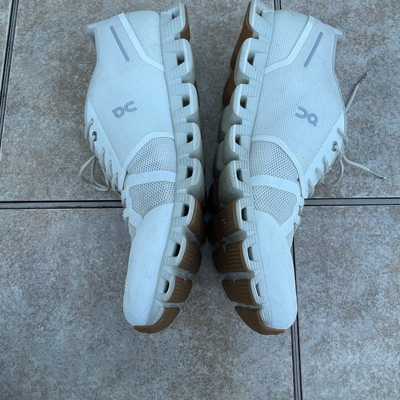 ON MEN'S CLOUD - Picture 8 of 12